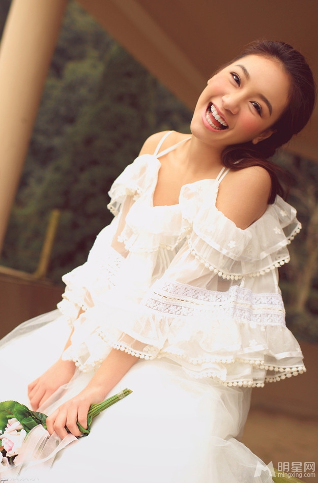 程砚秋甜美写真青春气息散发暖人心_图-4