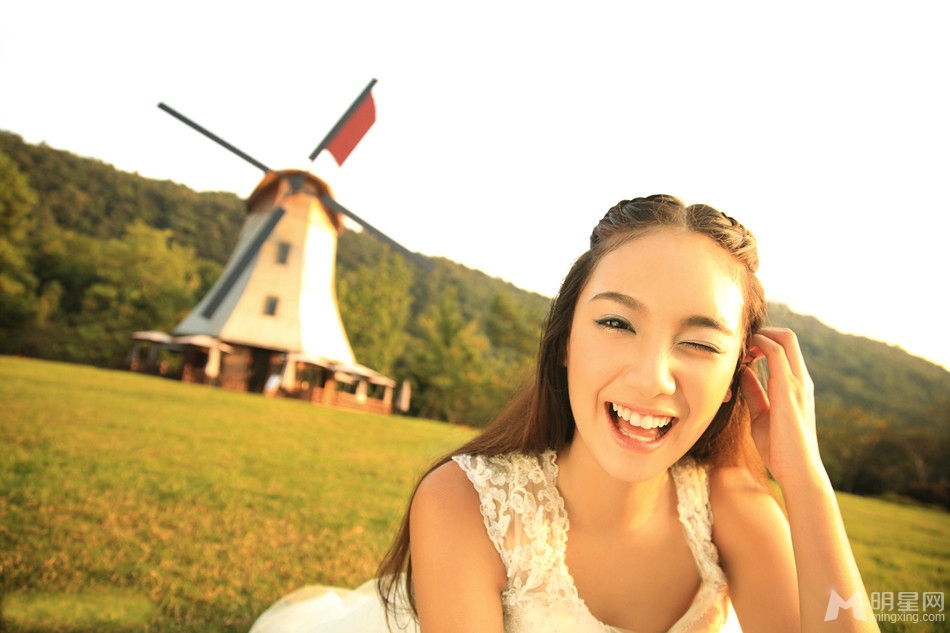 程砚秋甜美写真青春气息散发暖人心_图-2