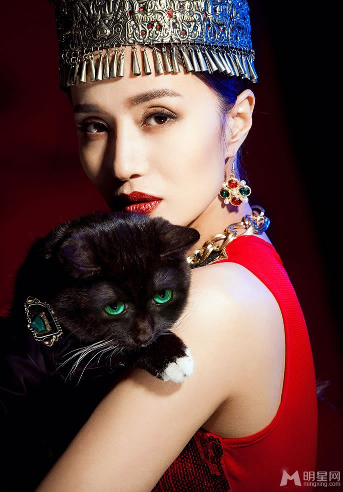 万美汐神秘写真异国风情尽显高贵_图-1
