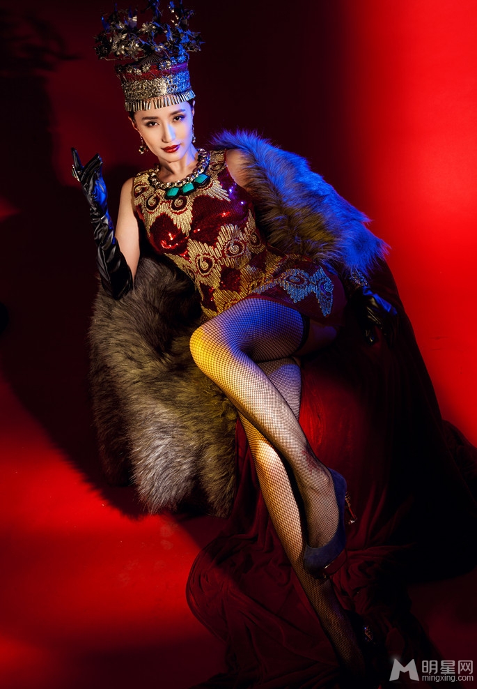 万美汐神秘写真异国风情尽显高贵_图-3