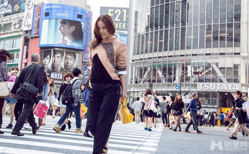 王珞丹日本街拍回眸百媚生_图-3