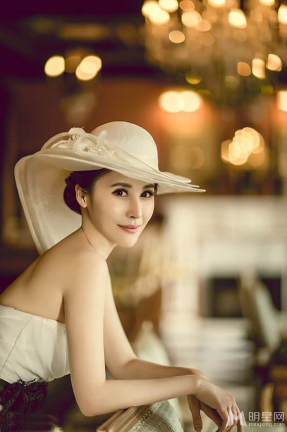 名媛穆熙妍美艳婚纱照男才女貌获秀甜蜜_图-3
