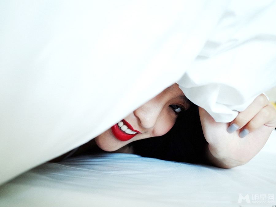 曹阳床上性感写真红唇蕾丝极致诱惑_图-4