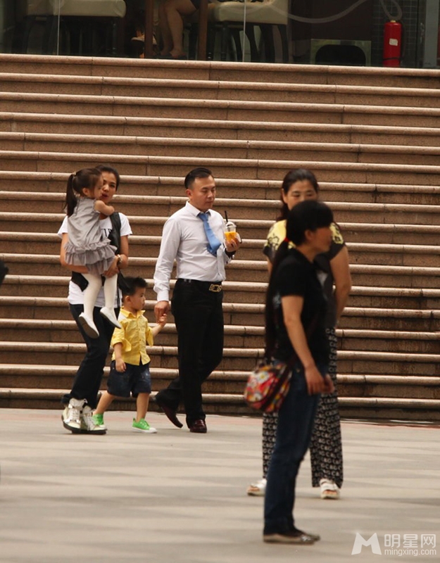 刘涛私生活居家照可爱儿女卖萌温馨动人_图-12