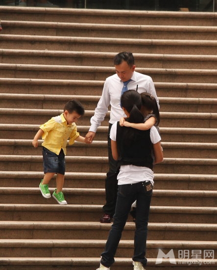 刘涛私生活居家照可爱儿女卖萌温馨动人_图-15