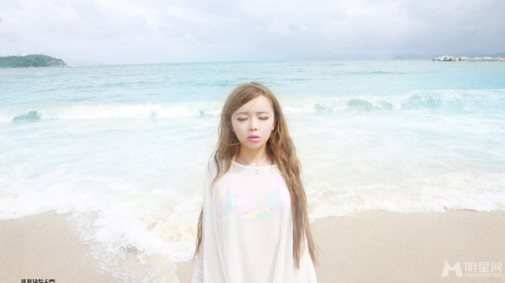 裴紫绮海滩写真桌面壁纸_图-3