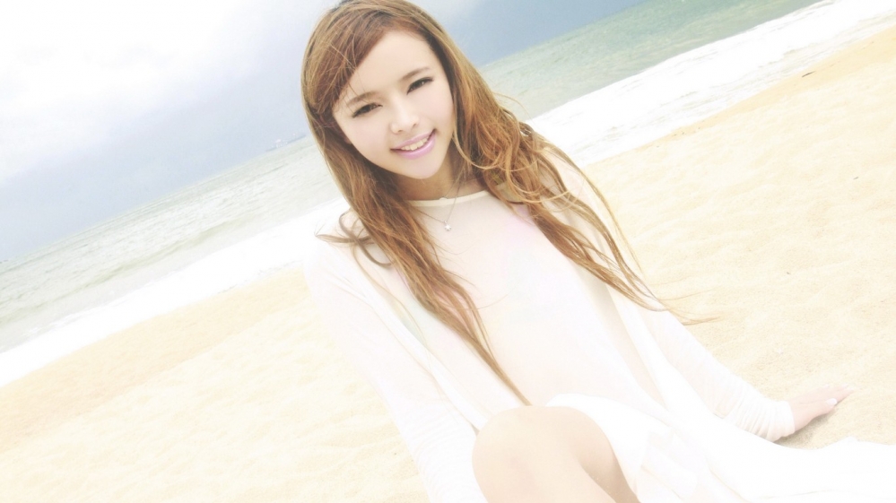 裴紫绮海滩写真桌面壁纸_图-4
