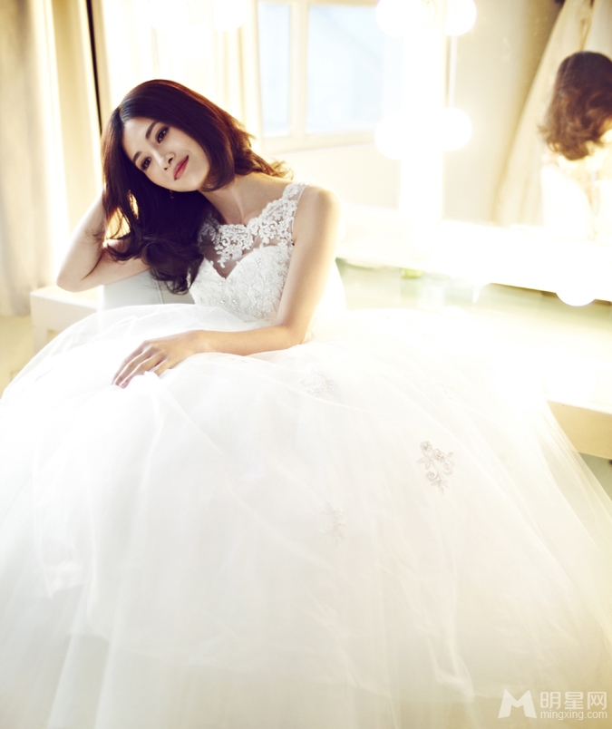 童蕾最新婚纱写真娇羞惹人爱_图-3
