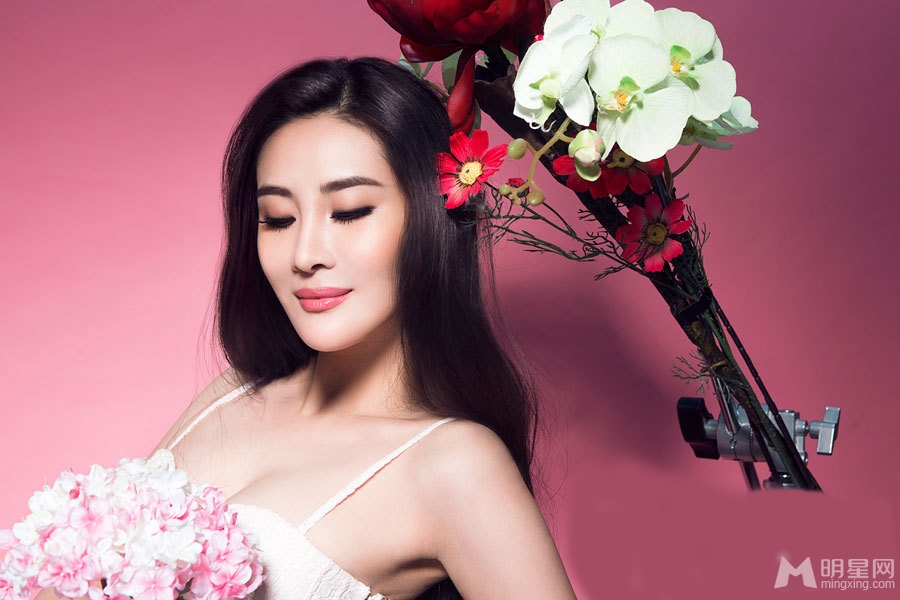 王澜霏优雅唯美写真透视性感风韵_图-4