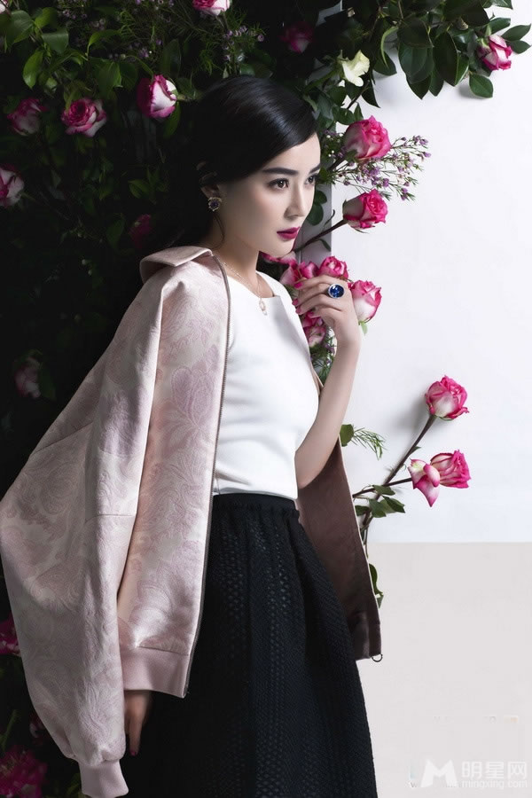 袁姗姗变玫瑰美人烈焰红唇尽显魅惑_图-1