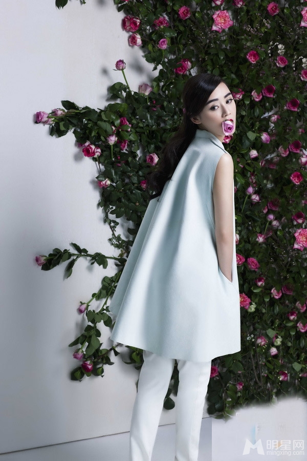 袁姗姗变玫瑰美人烈焰红唇尽显魅惑_图-5