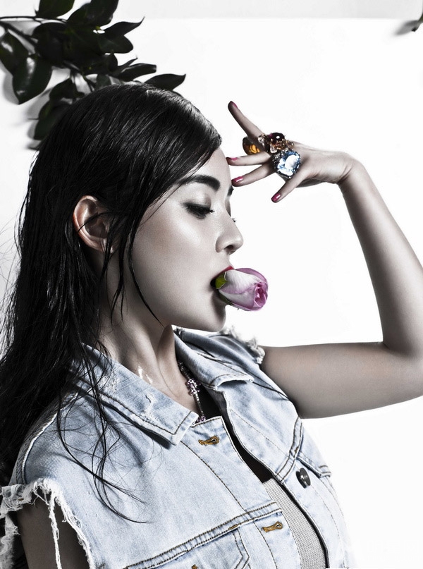 袁姗姗变玫瑰美人烈焰红唇尽显魅惑_图-6