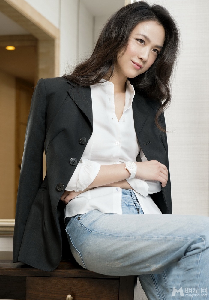 汤唯白色衬衣素颜妆容简单显美丽大方_图-5