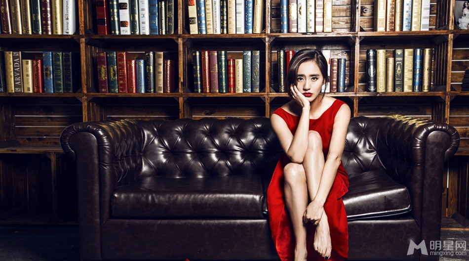 王智化身红色女郎烈焰红唇诠释轻熟女_图-9