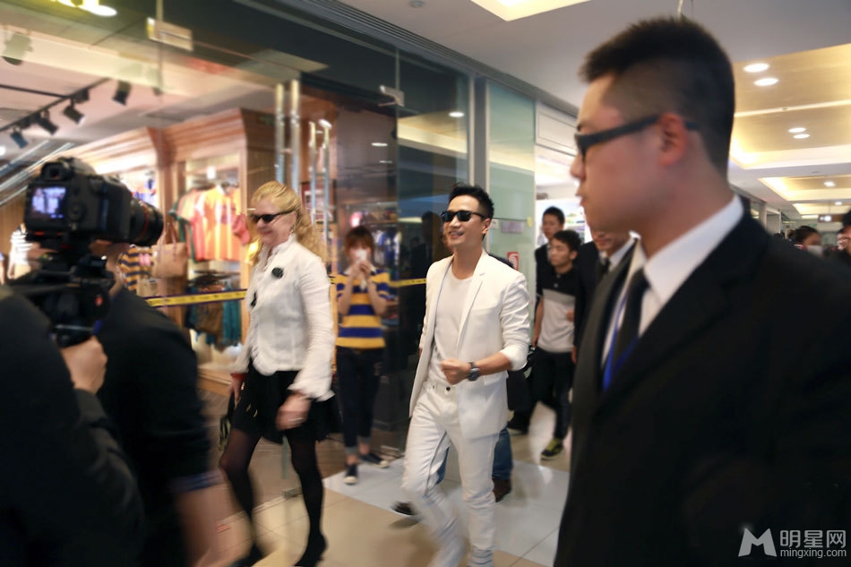 何晟铭白马王子装即将上演神医华佗_图-3