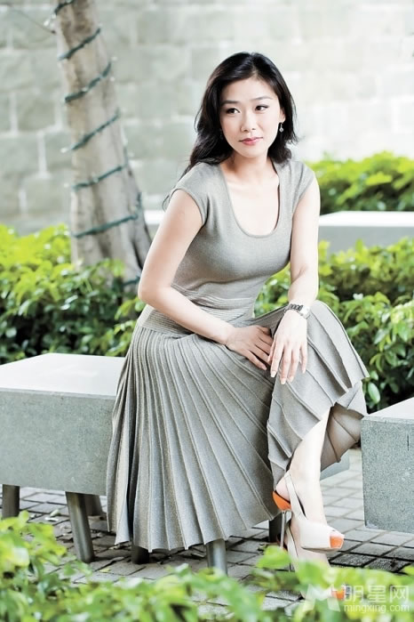 30岁张慧仪高调复出优雅写真秀身姿_图-1