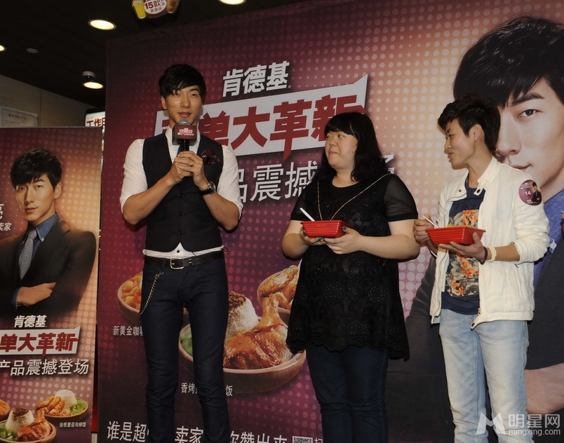 张亮亮相粉丝见面会国民男神变身贴心暖男_图-12