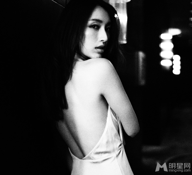 张俪女人三十玉颜轻髻妩媚优雅更显女人_图-9