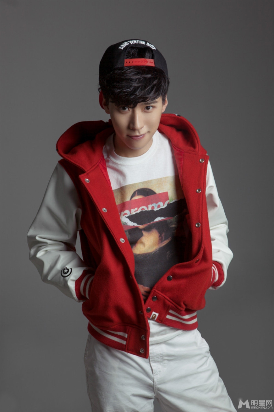 王博文最新专辑封面写真诠释90后男人爱的承诺_图-3