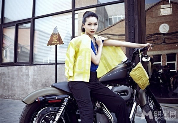 杨恭如街拍写真时尚带知性美_图-5