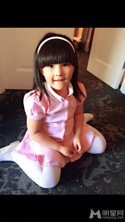 王诗龄纽约行小甜妞变身小女王萌翻全场_图-3