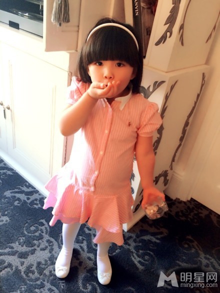 王诗龄纽约行小甜妞变身小女王萌翻全场_图-8