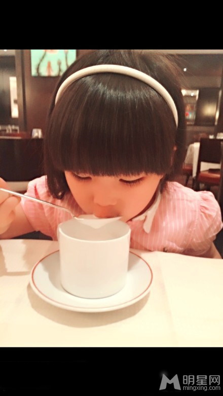 王诗龄纽约行小甜妞变身小女王萌翻全场_图-7