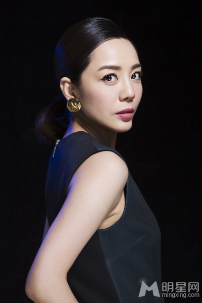 杨紫嫣时尚写真曝光红唇烈焰惹诱惑_图-5