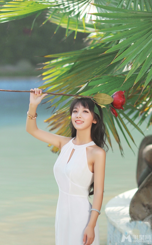 徐申东夏季唯美写真白色长裙优雅迷人_图-5
