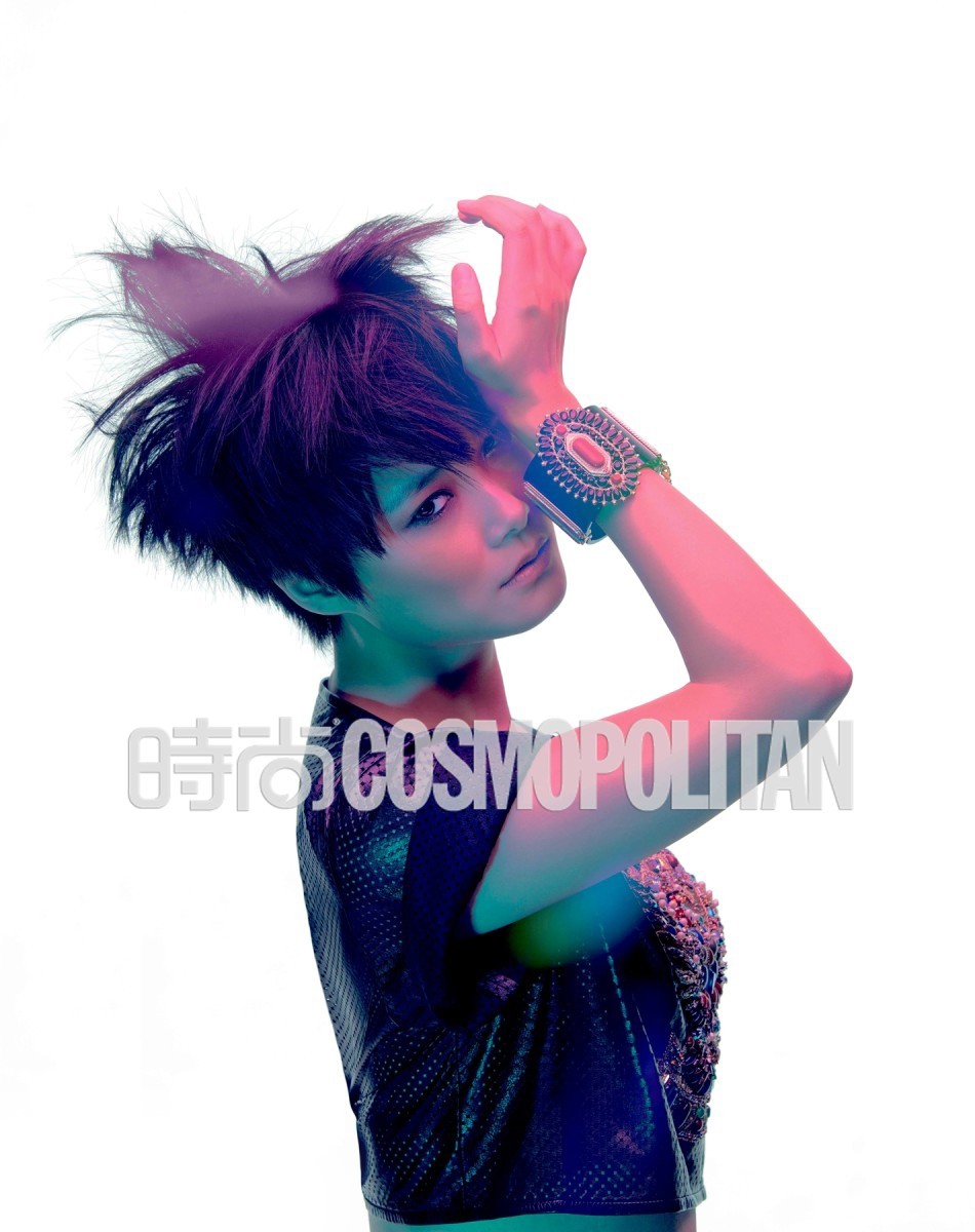 李宇春魅惑写真曝光艳丽色彩秀时尚_图-2