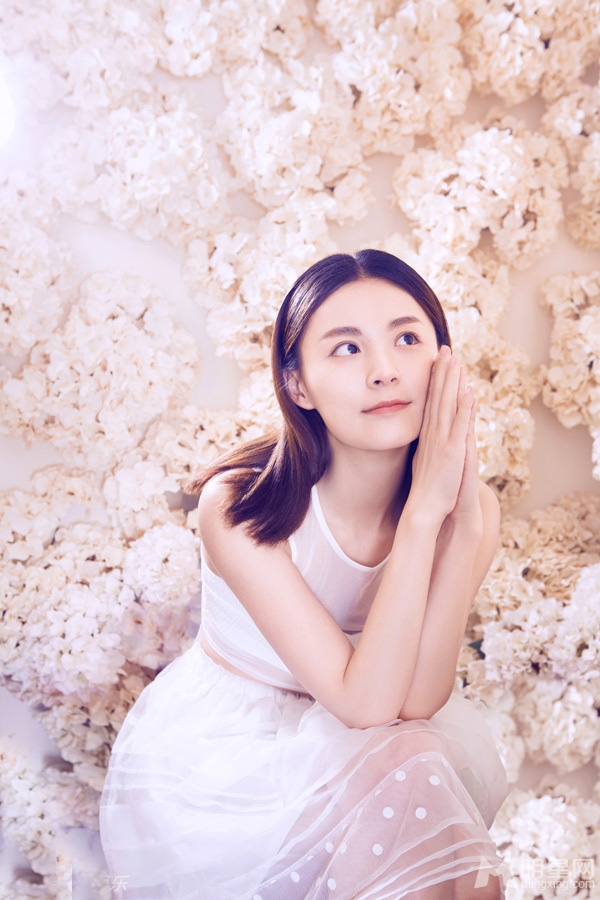 毛林林素颜唯美写真白色透视裙彰显清纯_图-2