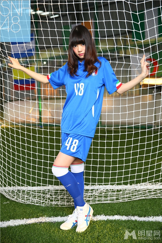 SNH48助阵世界杯拍摄足球派对mv写真_图-13