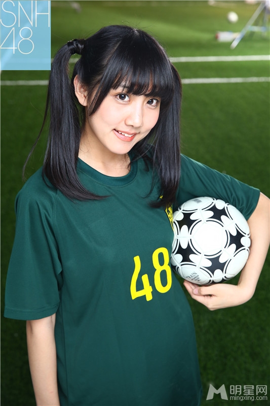 SNH48助阵世界杯拍摄足球派对mv写真_图-4