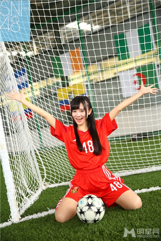 SNH48助阵世界杯拍摄足球派对mv写真_图-9