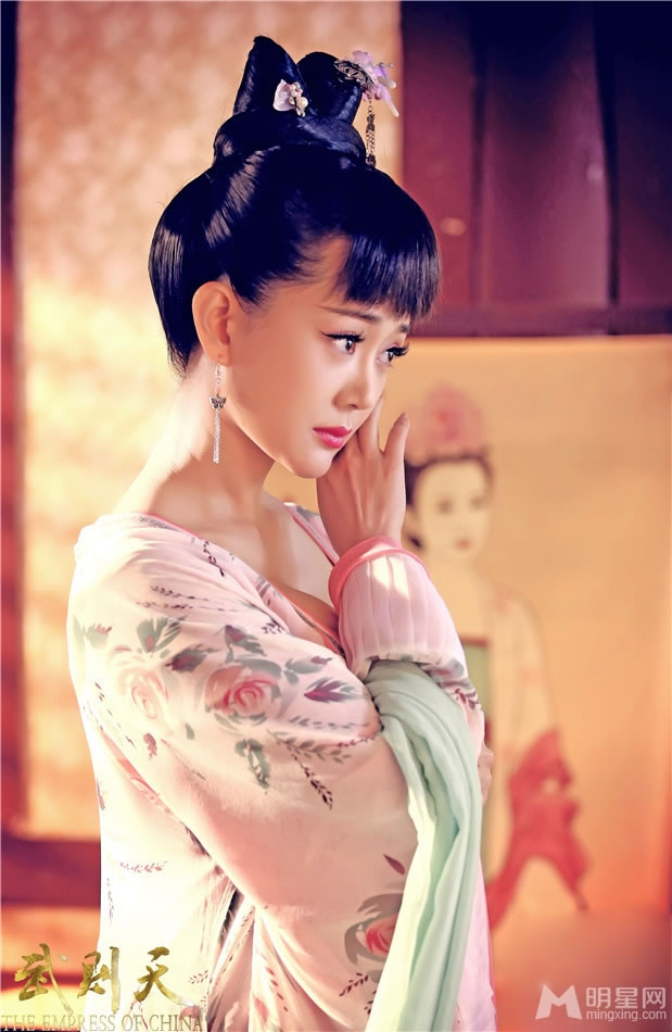 张定涵武则天剧照曝光爆乳出镜美艳动人_图-1