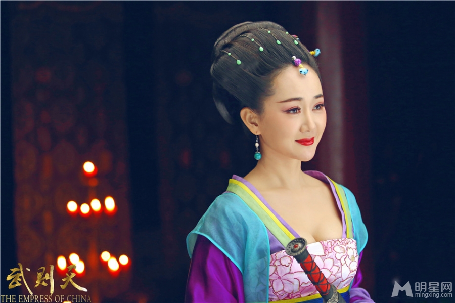 张定涵武则天剧照曝光爆乳出镜美艳动人_图-2