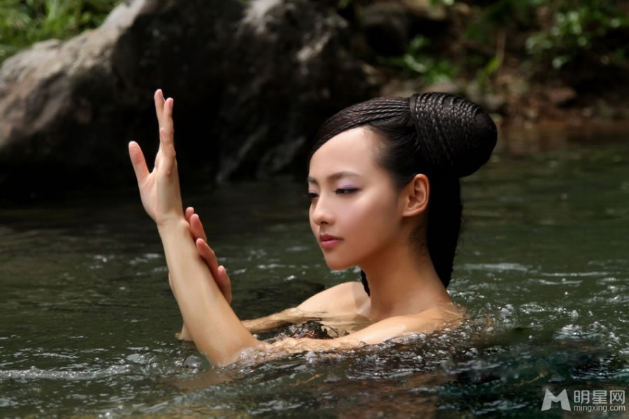 美人如画激情剧照杜淳偷窥张嘉倪洗澡_图-1