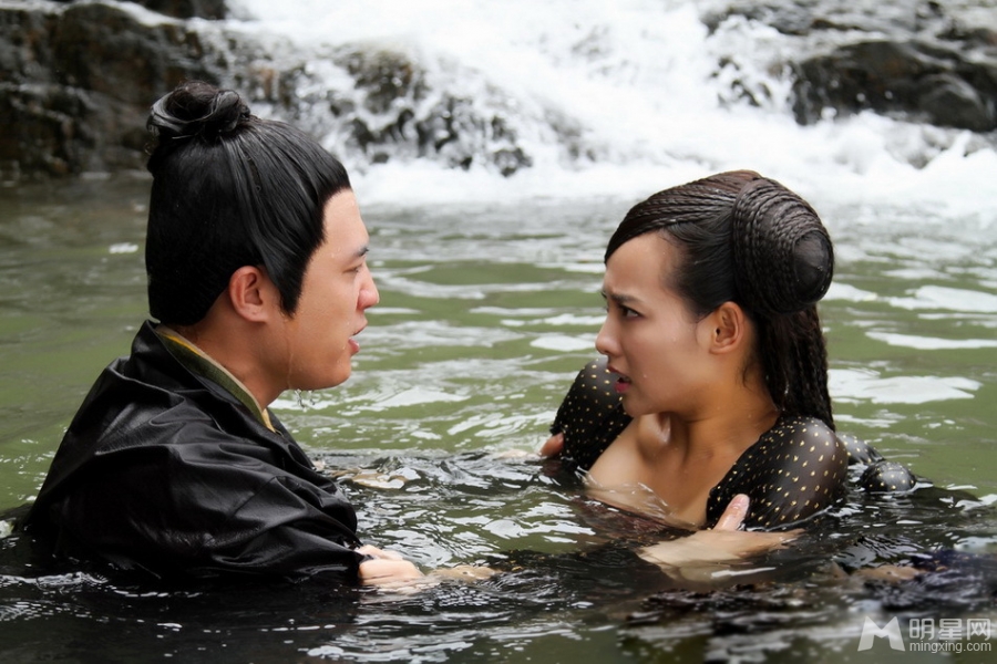 美人如画激情剧照杜淳偷窥张嘉倪洗澡_图-3