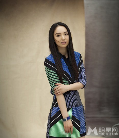 董璇时尚写真曝光黑色长发更具女人味_图-9