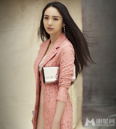 董璇时尚写真曝光黑色长发更具女人味_图-10
