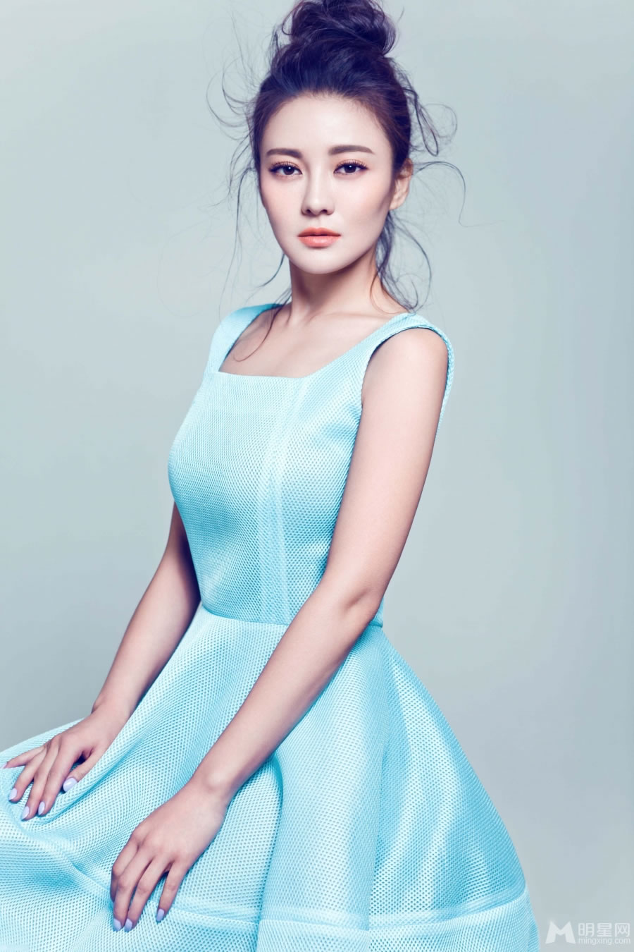 樊蕊最新气质大片尽显清爽纯美_图-1