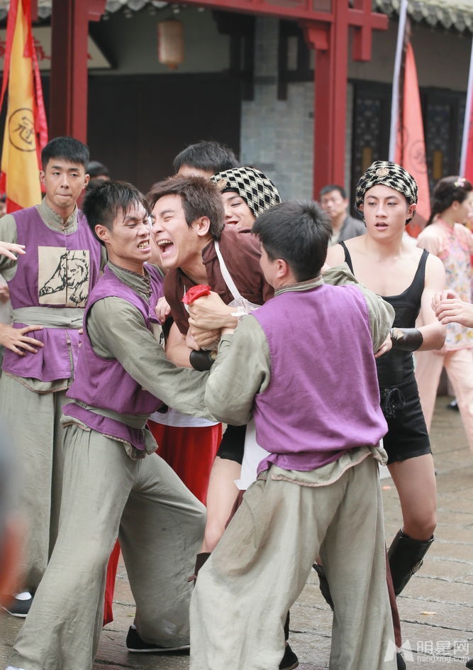 流氓皇帝新剧开拍周丽淇马国明上演恩爱夫妻_图-12