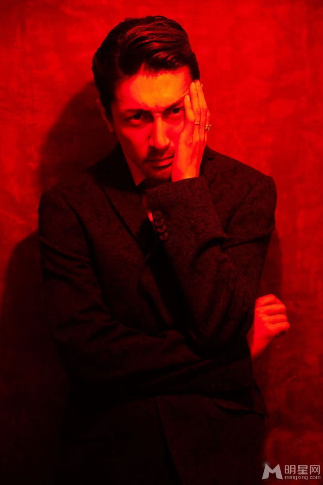 张鲁一型男写真曝光忧郁眼神彰显男人魅力_图-1