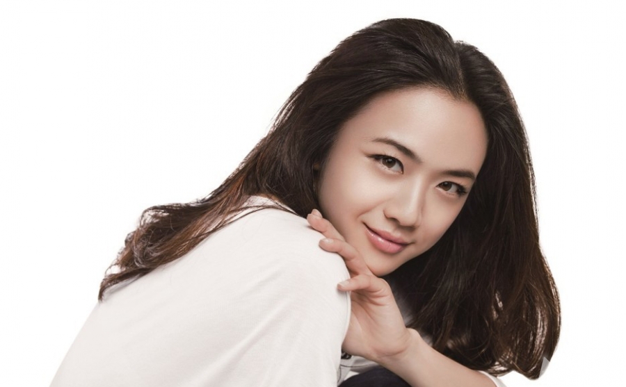 女神汤唯俏皮出镜小露香肩性感妩媚_图-5