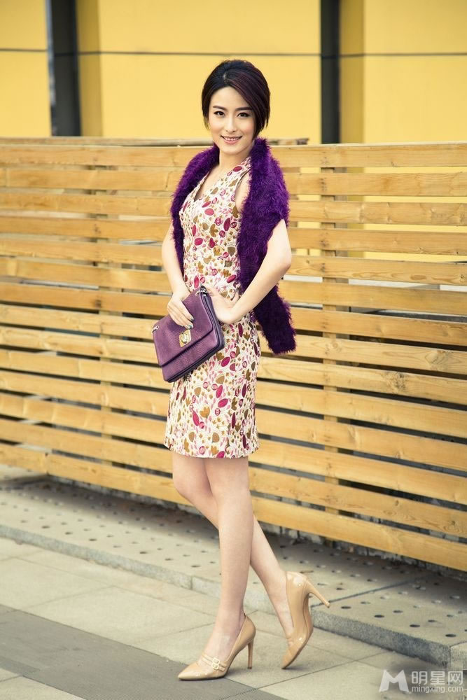 徐百卉时尚写真曝光百变造型女人味十足_图-1