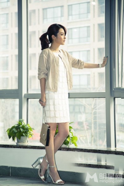 徐百卉时尚写真曝光百变造型女人味十足_图-2