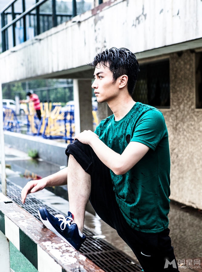陈晓校园写真曝光挥汗如雨洋溢青春年华_图-4