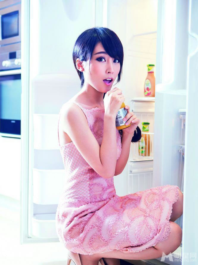 谢楠婚后美艳写真曝光妩媚动人令人心醉