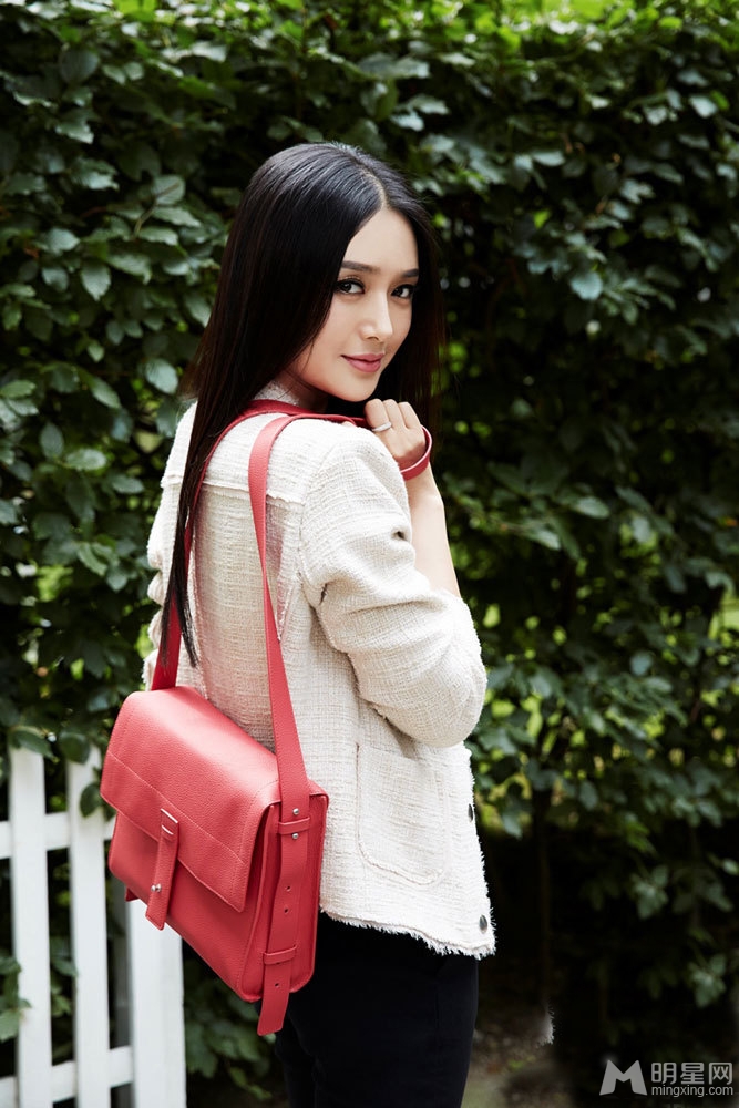 秦岚便装享慢生活笑容甜美轻熟女_图-5