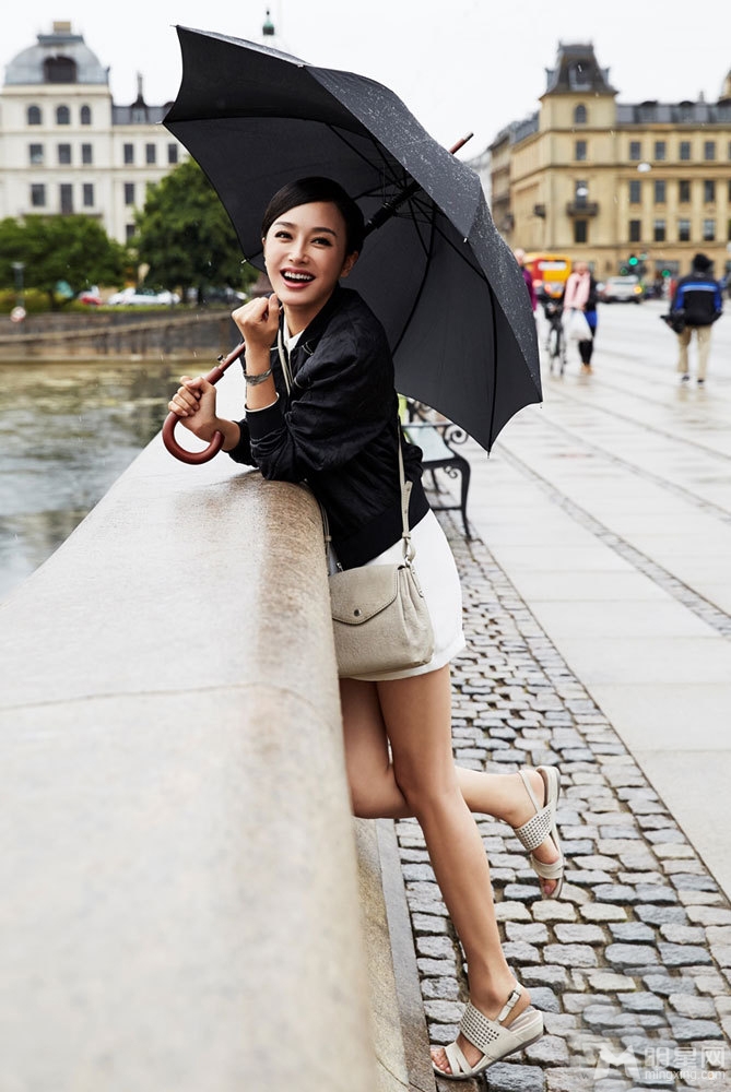 秦岚便装享慢生活笑容甜美轻熟女_图-3
